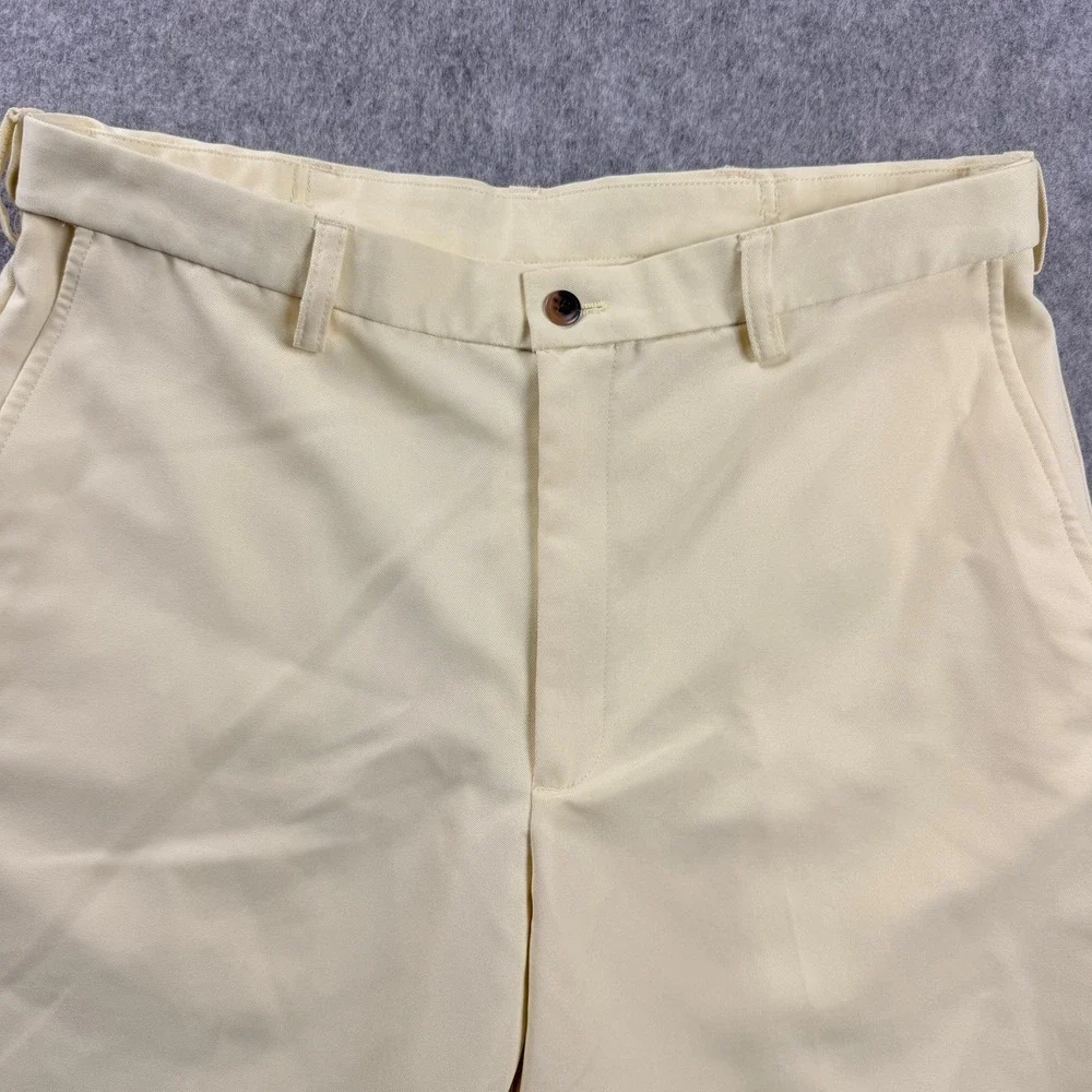 Haggar‎ Men's Shorts 32 Light/Butter Yellow Flat Front Casual Summer